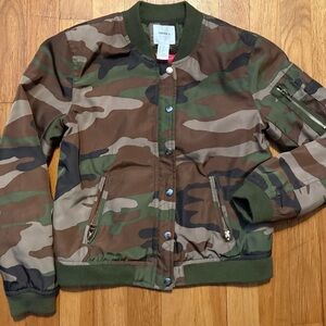 Forever 21 Camo Bomber Jacket | Green Utility | girls Size M 8/10